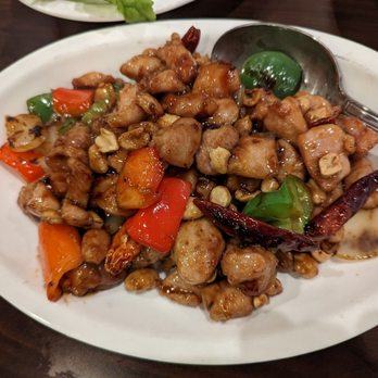 Happy Bee Kitchen - Kung Pao chicken no spice, yes I know I see chiles. Just don't eat them, and it's barely noticeable - Chinese Near Me - Artesia, California