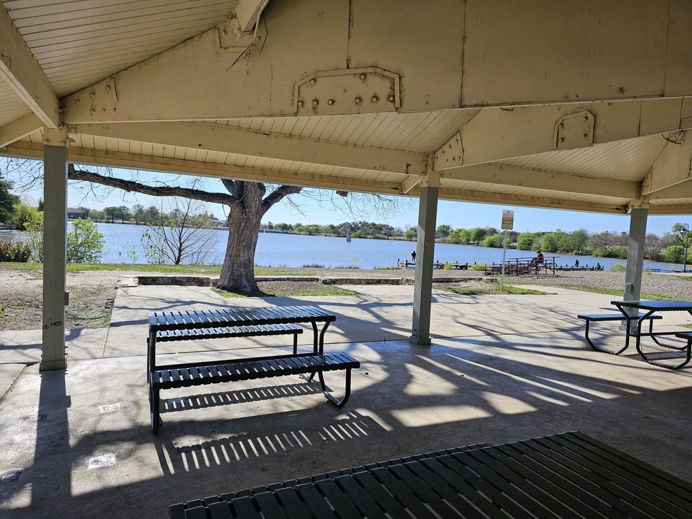 Woodlawn Lake Park Image