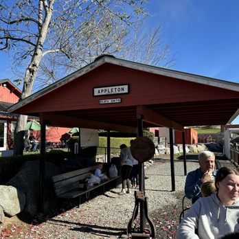 Cover's Apple Ranch - Bakeries Near Me - Tuolumne, California