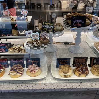 Cinnaholic - Display case - Bakeries Near Me - Naperville, Illinois