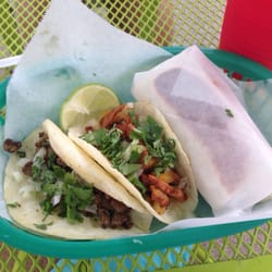 Tacos La Jarochita - Burrito de carnitas. Tacos al pastor. Tacos de asada.