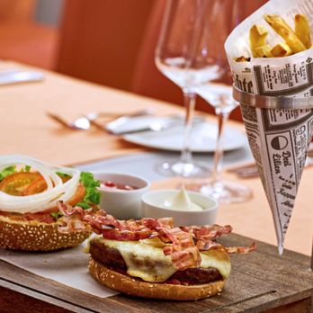 Restaurant Steaktrain - Beef Burger - Steakhouses Near Me - Leipzig, SN Restaurant Steaktrain - Beef Burger - Steakhouses Near Me - Leipzig, SN
