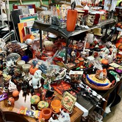 Chanos Warehouse - Lots of Halloween memorabilia and fun stuff