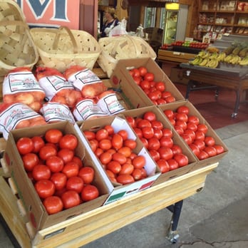 Ripe Thing Market - a display of tomatoes - Fruits & Veggies Near Me - Greensboro, Georgia