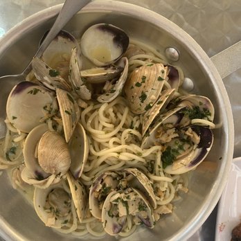 Carmelina's - Clams with white wine and lemon sauce - Italian Near Me - Boston, Massachusetts Carmelina's - Clams with white wine and lemon sauce - Italian Near Me - Boston, Massachusetts
