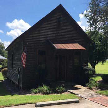 Talmo Market Grill - Beautiful little building behind the restaurant, great place to capture the perfect pic! - American Near Me - Talmo, Georgia