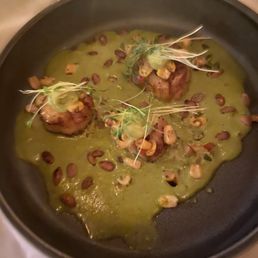 Scallops with avocado cream
