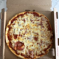 White Cottage Pizzeria - Pepperoni pizza