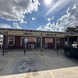 Heavy's Barbeque - Outside