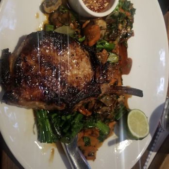 Yard House - Porkchop - Bars Near Me - Roseville, California