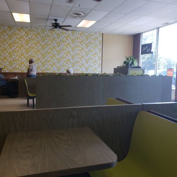 Golden Skillet Chicken - Seating/inside - Fast Food Near Me - Richmond, Virginia
