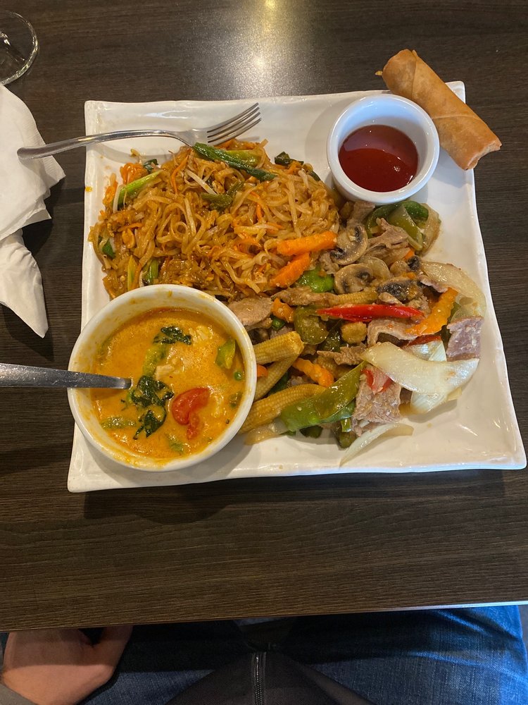 Sarocha Thai Restaurant Logo