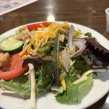 Lucky's Steak House - Salad side - Steakhouses Near Me - Davison, Michigan