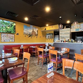 Clifton Thai Restaurant - Dining area - Thai Near Me - Clifton, New Jersey