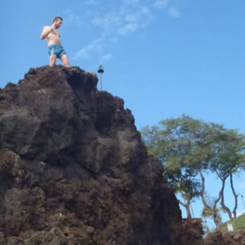 Black Rock Beach - Ruggy about to take the 35' plunge! - Beaches Near Me - Lahaina, Hawaii Black Rock Beach - Ruggy about to take the 35' plunge! - Beaches Near Me - Lahaina, Hawaii