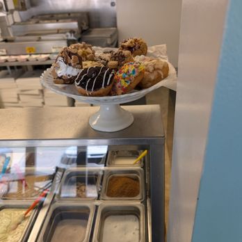 Valencia Donuts - Sample donuts - Donuts Near Me - Valencia, Pennsylvania Valencia Donuts - Sample donuts - Donuts Near Me - Valencia, Pennsylvania