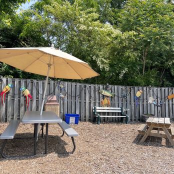 Beef N Buns N Paradise - Outdoor seating. - American Near Me - Frederick, Maryland
