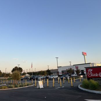 Chick-fil-A - The outside parking and drive thru. - Fast Food Near Me - El Monte, California Chick-fil-A - The outside parking and drive thru. - Fast Food Near Me - El Monte, California