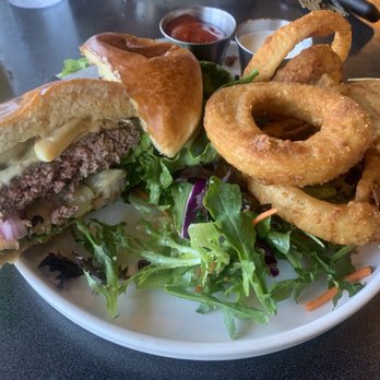Pop's Public House - Gilroy Garlic Burger (single patty). Delicious with a capital D!!! - New American Near Me - Gilroy, California