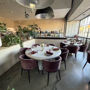 LA Puglia - Interior - Italian Near Me - Santa Monica, California