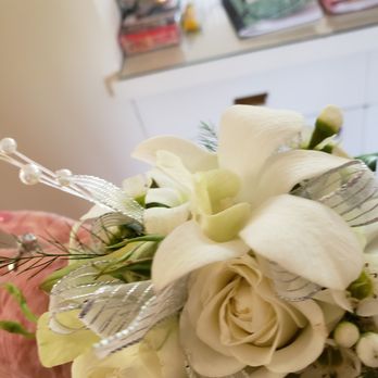 De Young Flowers - Party & Event Planning Near Me - Campbell, California