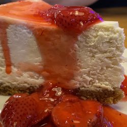 Strawberry cheesecake with plentiful sauce