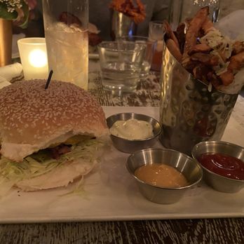 Tanner Smiths - Smoked cheeseburger and truffle fries - Cocktail Bars Near Me - New York, New York
