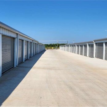 Extra Space Storage - Exterior Units - Extra Space Storage at 13600 S Meridian Ave, Oklahoma City, OK 73173 - Self Storage Near Me - Oklahoma City, Oklahoma Extra Space Storage - Exterior Units - Extra Space Storage at 13600 S Meridian Ave, Oklahoma City, OK 73173 - Self Storage Near Me - Oklahoma City, Oklahoma