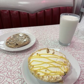 Rick's Dessert Diner - Desserts Near Me - Sacramento, California