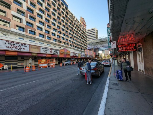 Hotel Apache by null