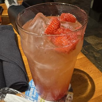Cheddar's Scratch Kitchen - Strawberry lemonade - American Near Me - Sugar Land, Texas Cheddar's Scratch Kitchen - Strawberry lemonade - American Near Me - Sugar Land, Texas