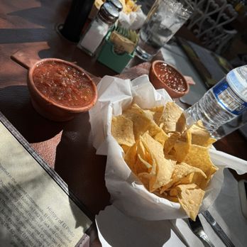 El Pinto - Chips and salsa - New Mexican Cuisine Near Me - Albuquerque, New Mexico