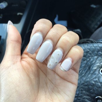 Nails 4 U & Spa - Broken nail after one week and all the diamonds fell off hours after I got them done and the last ones fell Off only a few days after. - Nail Salons Near Me - Fullerton, California