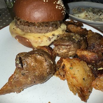 Arvine - AMERICAN WAGYU CHEESEBURGER - American Near Me - New York, New York