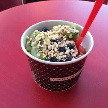 Red Mango - Vanilla bean with strawberries, blueberries, kiwi and nuts. So good, but next time I'll double-up on the nuts. - Ice Cream & Frozen Yogurt Near Me - Forest Hills, New York Red Mango - Vanilla bean with strawberries, blueberries, kiwi and nuts. So good, but next time I'll double-up on the nuts. - Ice Cream & Frozen Yogurt Near Me - Forest Hills, New York