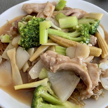 Asia Manoa Chinese Restaurant - Boneless Chicken and Vegetables Cake Noodle. - Chinese Near Me - Honolulu, Hawaii