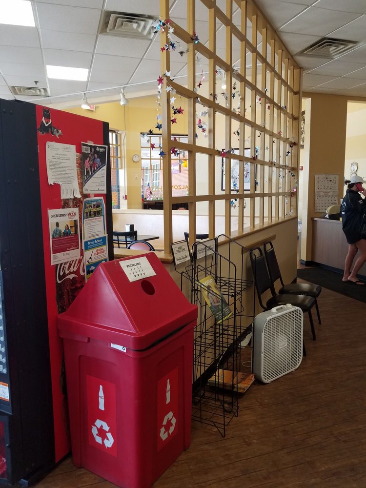 Colvitto's Pizza & Bakery, Narragansett Roadtrippers