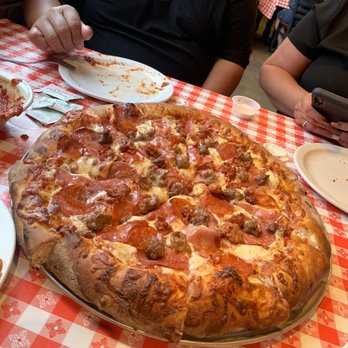 Gianni's Pizza - Meat lovers pizza - Italian Near Me - Monterey, California Gianni's Pizza - Meat lovers pizza - Italian Near Me - Monterey, California