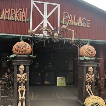 The Great Pumpkin Farm - Entrance is very cool - Pumpkin Patches Near Me - Clarence, New York