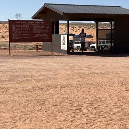 Gathering area for Slot Canyon van transport. Gathering area for Slot Canyon van transport.