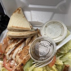Adelio's Express - Greek salad with grilled chicken