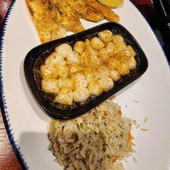 Red Lobster - broiled flounder and scallops and orzo rice, very average, rice was dry - Seafood Near Me - Brea, California Red Lobster - broiled flounder and scallops and orzo rice, very average, rice was dry - Seafood Near Me - Brea, California