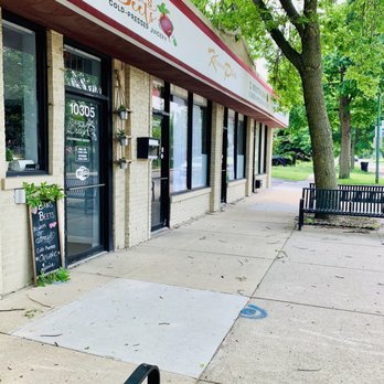 Banis Beets - Surprising comfortable outdoor seating - Health Markets Near Me - Chicago, Illinois Banis Beets - Surprising comfortable outdoor seating - Health Markets Near Me - Chicago, Illinois
