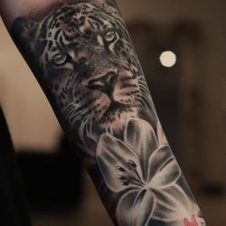 Flying Eye Tattoo Studio - Tattoo by Christian Oropeza IG @heavygoldchris