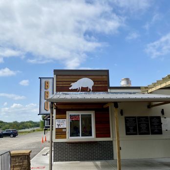Quentin's BBQ & Sides - the outside of the restaurant - Barbeque Near Me - Bonner Springs, Kansas