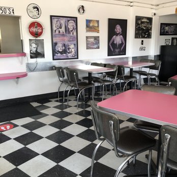 Bob's Good Burger - Dining area - Burgers Near Me - Clovis, California Bob's Good Burger - Dining area - Burgers Near Me - Clovis, California