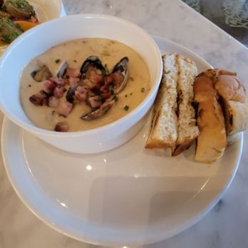 et al. - Clam chowder - Breakfast & Brunch Near Me - Honolulu, Hawaii