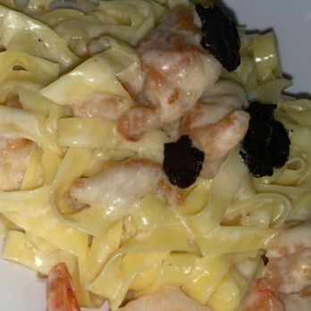 Mi Piace - Fettuccine Alfredo Tartufo with Chicken and Shrimp - Italian Near Me - Pasadena, California