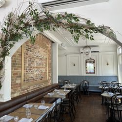 Poppy's French Bistro - Beautiful interiors