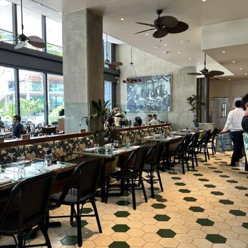 Merriman's Honolulu - Inside - Hawaiian Near Me - Honolulu, Hawaii Merriman's Honolulu - Inside - Hawaiian Near Me - Honolulu, Hawaii
